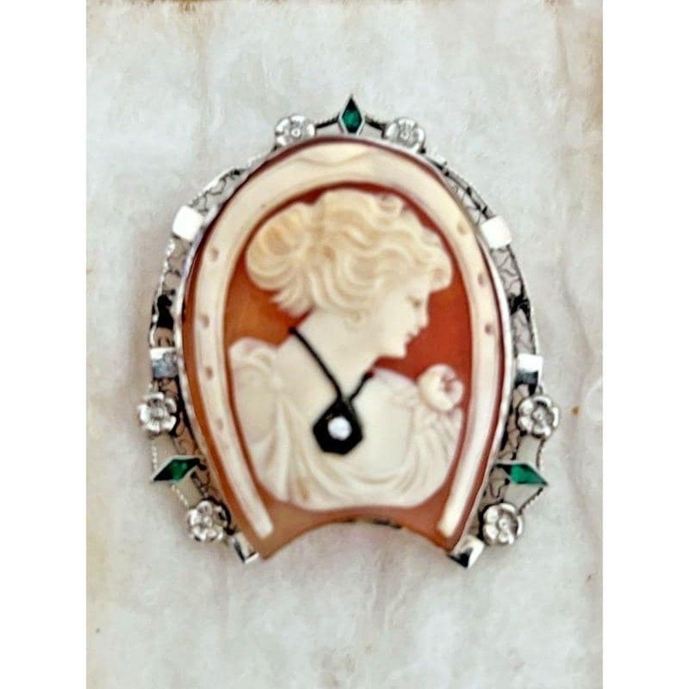 Antique 14K White Gold Fillagree Frame Carved Horseshoe Cameo Brooch w/ Emeralds